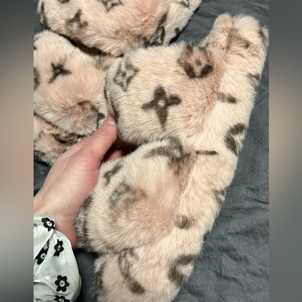 Slipper shoes size 7